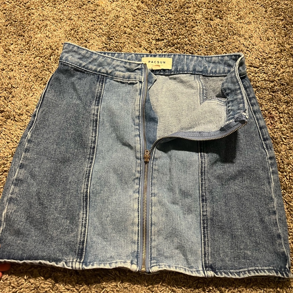 PACSUN skirt, zip up, super cute, great condition. Size 26